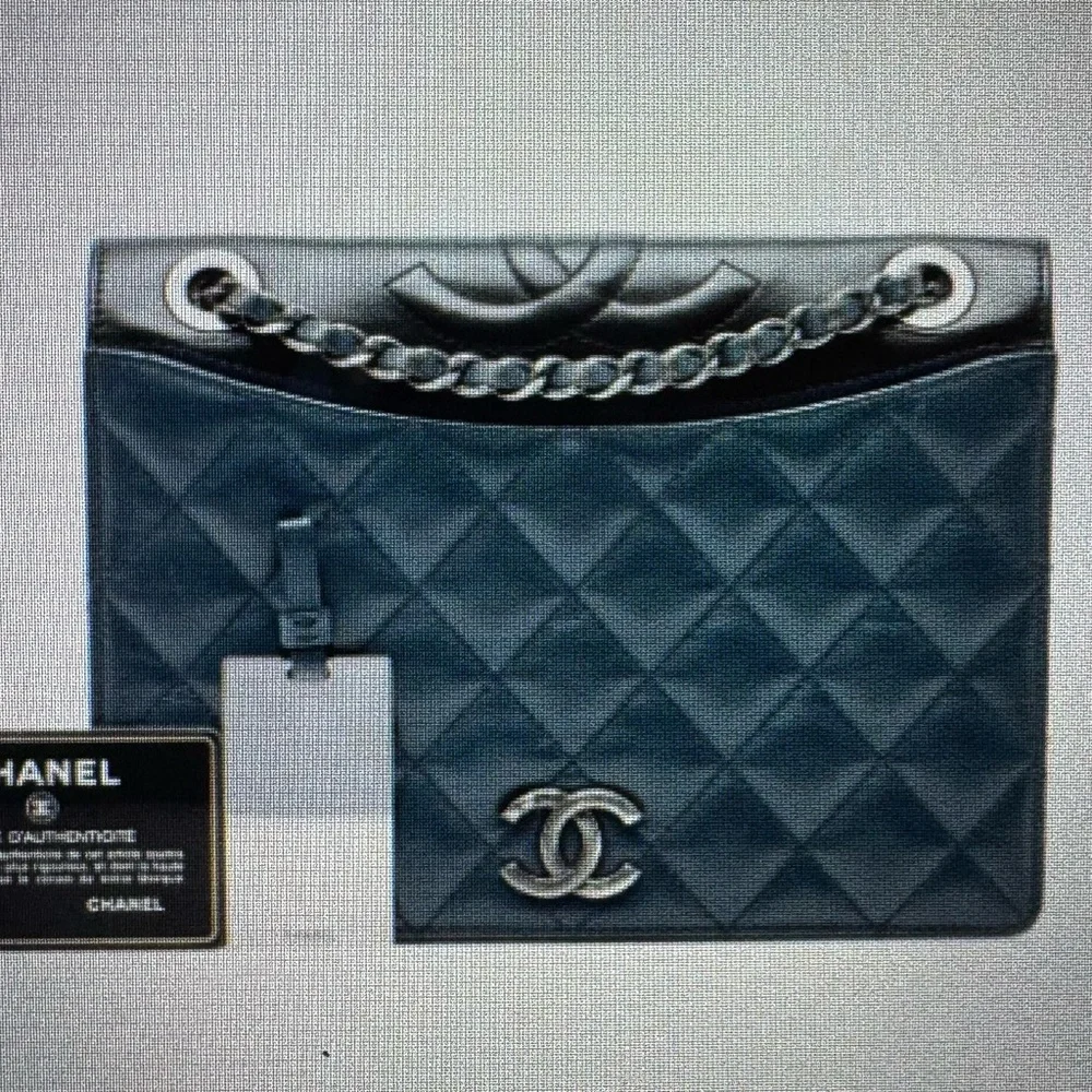 CHANEL Quilted Shoulder Bag in Navy with Silver Hardware - Picture 2 of 8